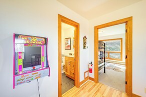 Deck, Fire Pit & Game Room: Beech Mountain Retreat