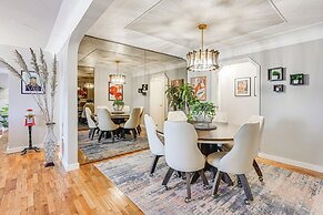 2 Mi to Downtown Flushing: Spacious Retreat!