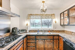 2 Mi to Downtown Flushing: Spacious Retreat!