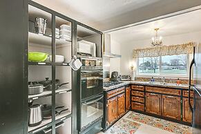 2 Mi to Downtown Flushing: Spacious Retreat!