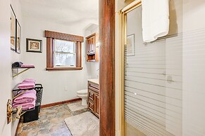 2 Mi to Downtown Flushing: Spacious Retreat!