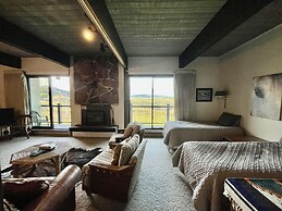 Ski-in/ski-out Mountain Side - Winter Shuttle Wifi Fireplace