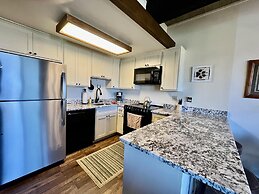 Ski-in/ski-out Mountain Side - Winter Shuttle Wifi Fireplace