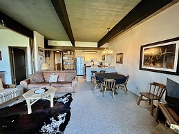 Ski-in/ski-out Mountain Side - Winter Shuttle Wifi Fireplace