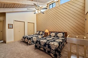 2 Level Unit w/ Pool Hot Tubs Private Deck