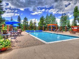 2 Level Unit w/ Pool Hot Tubs Private Deck