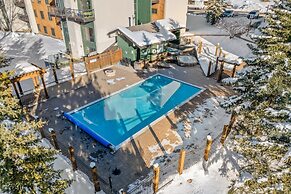 2 Level Unit w/ Pool Hot Tubs Private Deck