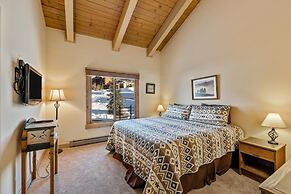 2 Level Unit w/ Pool Hot Tubs Private Deck