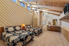 2 Level Unit w/ Pool Hot Tubs Private Deck