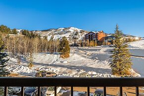 2 Level Unit w/ Pool Hot Tubs Private Deck