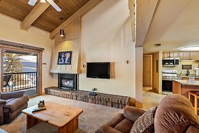 2 Level Unit w/ Pool Hot Tubs Private Deck