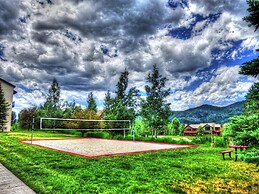 2 Level Unit w/ Pool Hot Tubs Private Deck