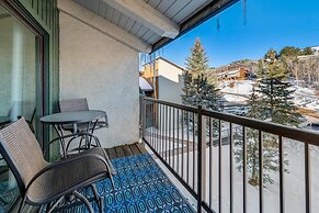 2 Level Unit w/ Pool Hot Tubs Private Deck