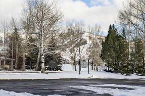 Corner Unitground Floor + Hot Tubspatio W/D in Unit