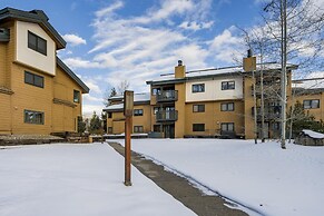 Corner Unitground Floor + Hot Tubspatio W/D in Unit