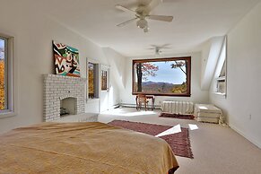 Mountainview Escape 4 Bedroom Home