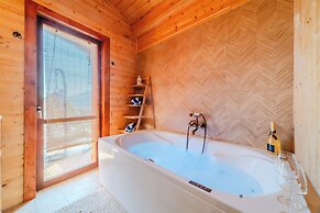 Hilltop Panorama Chalet