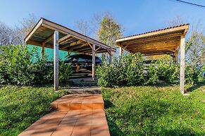 Hilltop Panorama Chalet