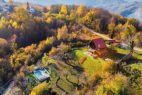 Hilltop Panorama Chalet
