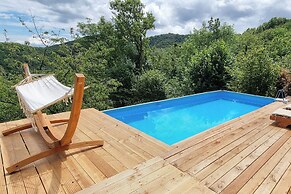 Hilltop Panorama Chalet