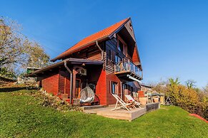 Hilltop Panorama Chalet