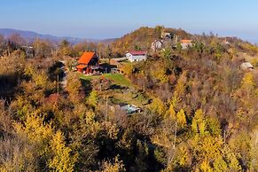 Hilltop Panorama Chalet