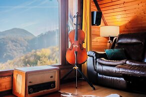Hilltop Panorama Chalet
