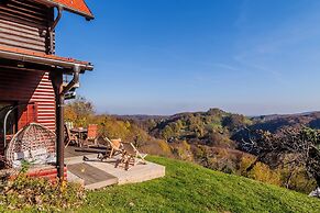 Hilltop Panorama Chalet