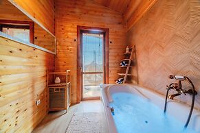 Hilltop Panorama Chalet