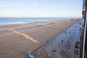 Huize Noordzee Located Directly on the Beach