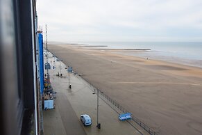 Huize Noordzee Located Directly on the Beach