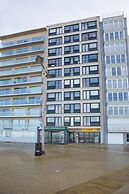 Huize Noordzee Located Directly on the Beach