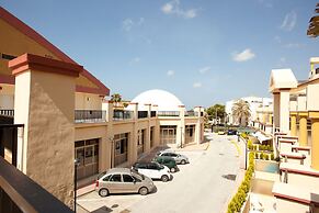Pretty Villa With Balcony