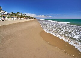 Studio in Marbella With Beachfront Pool