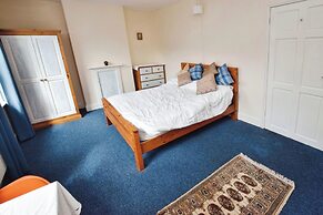 Exeter Terrace Retreat - 4 Bedroom House