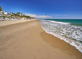 Studio in Marbella Beachfront With Pool