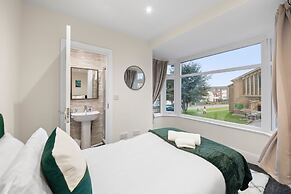 Large 5 Bedroom-free Parking-great Transport Links