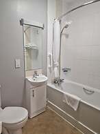 The Lamb & Flag Hotel