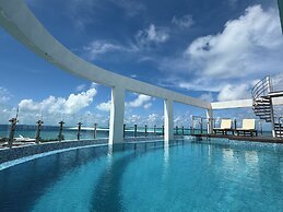 Arrival Beach and Spa at Gulhi