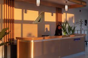 Arrival Beach and Spa at Gulhi