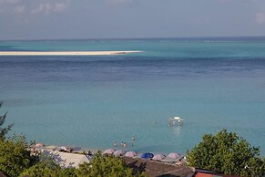 Arrival Beach and Spa at Gulhi