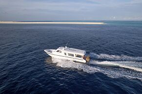 Arrival Beach and Spa at Gulhi