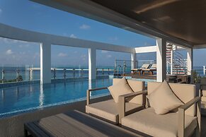 Arrival Beach and Spa at Gulhi