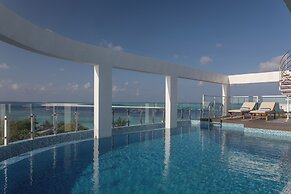 Arrival Beach and Spa at Gulhi