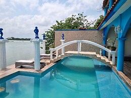 Hotel River Blue