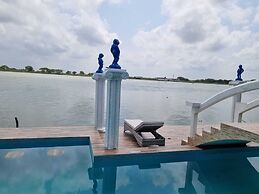 Hotel River Blue