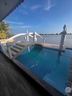 Hotel River Blue
