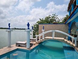 Hotel River Blue