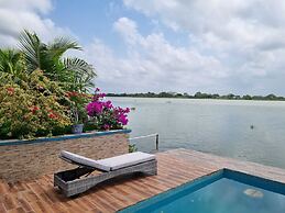 Hotel River Blue