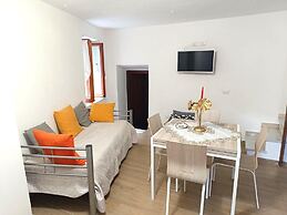 Cosy Holiday Home in Equi Terme With Terrace